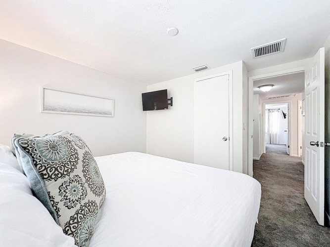 Seminole Pool House - Mins to the Beach