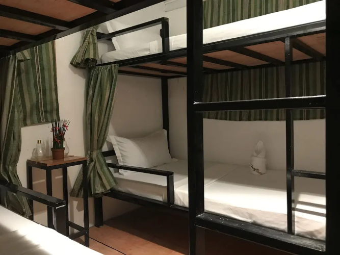 Island Hostel and Tours Coron