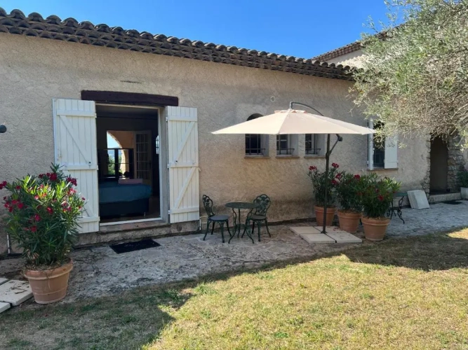 Studio with garden view