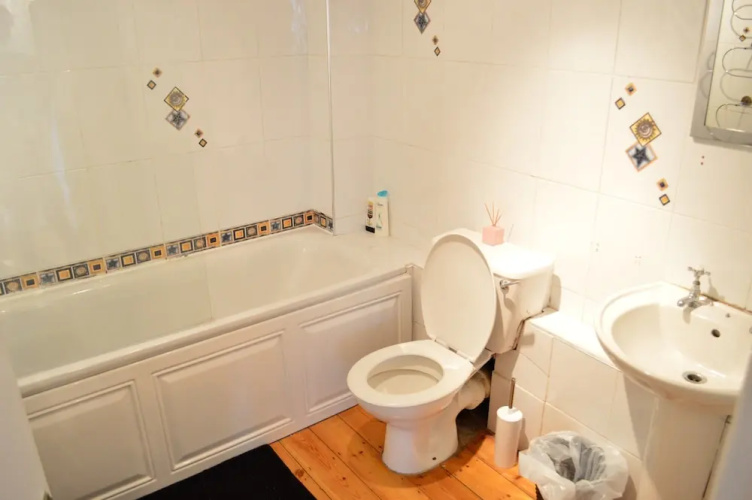1 Bedroom Flat Facing the Docks