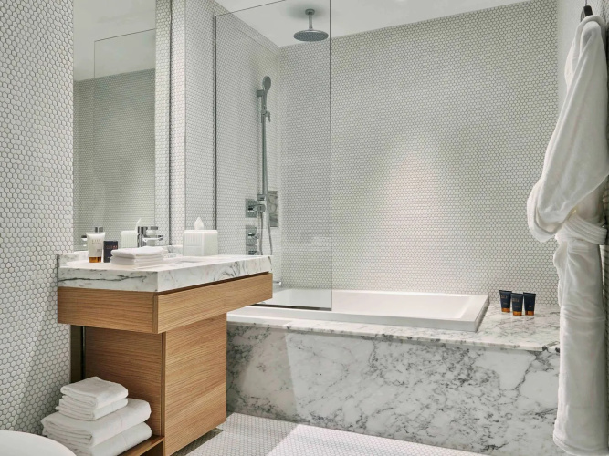 SLS LUX Brickell