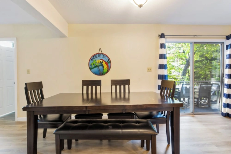3 Bedrooms Cottage with balcony
