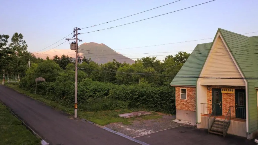 Yotei Townhouse - 2 bedrooms with covered BBQ deck