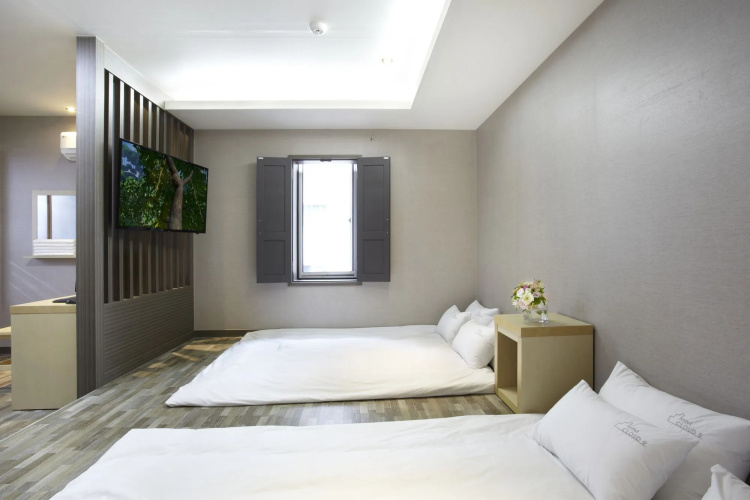 Cloud 9 Hotel