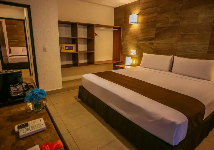 Moongate Hotel