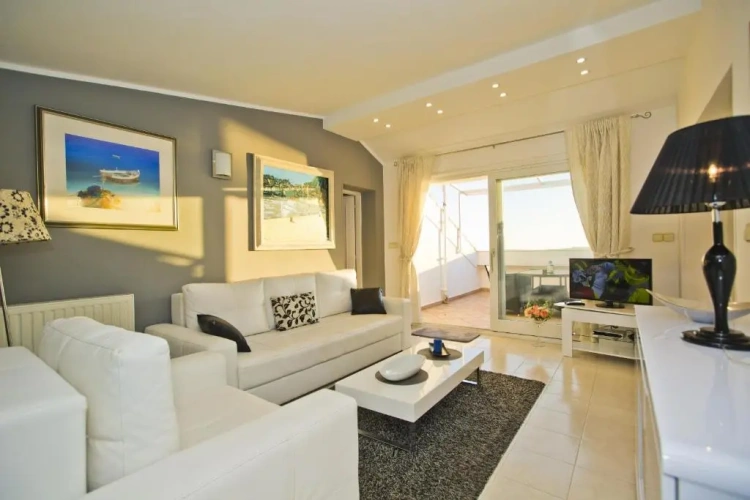 2 Bedrooms Attic Apartment with sea view