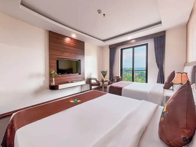 Night Sea Hotel
