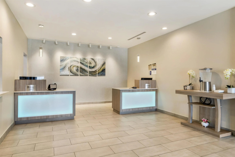 Best Western Plus Mid County