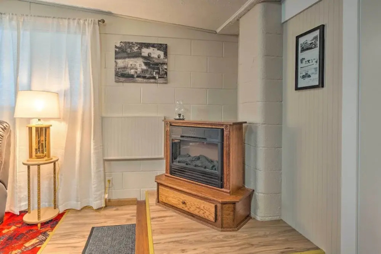 Caldwell House w/ Grill ~ 1 Mi to Downtown!