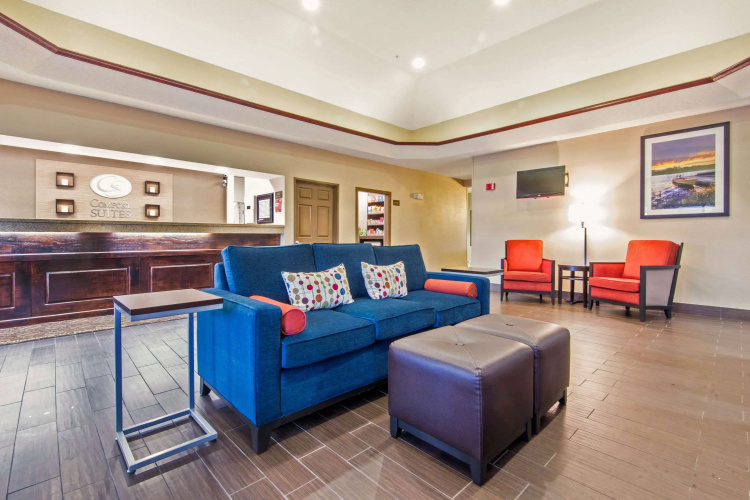 Comfort Suites Rochester Henrietta University Area