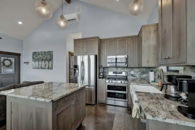 West End Nest With Hot Tub!