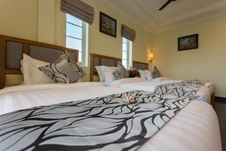 Deluxe Triple room with balcony and with city view