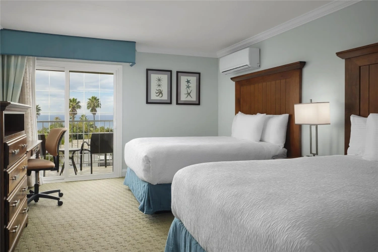 Standard Quadruple room with balcony and with ocean view