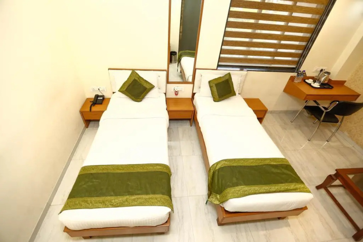 De grandeur hotel & banquets
