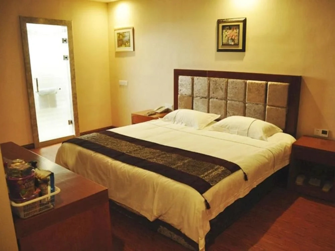 Head Holiday Hotel