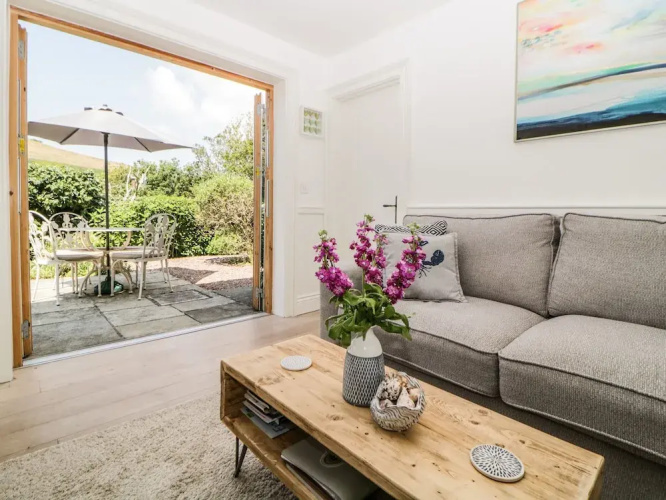 2 Garden Apartment