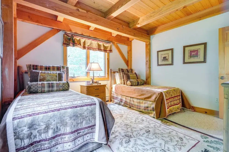 4 Mi to Stratton! Group Getaway w/ Deck & Views