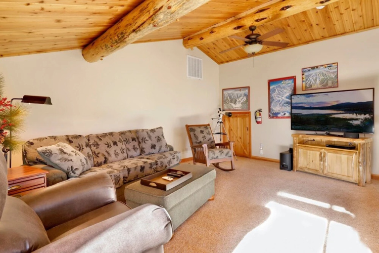 2046-menlo Manor 4 Bedroom Home by Redawning