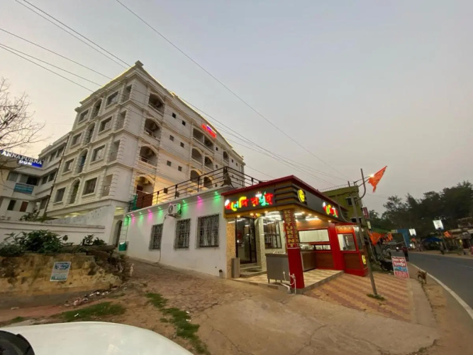 Lila Palace