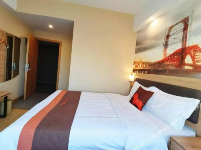 Junyi Chain Hotel (Ningbo Beilun Theater)