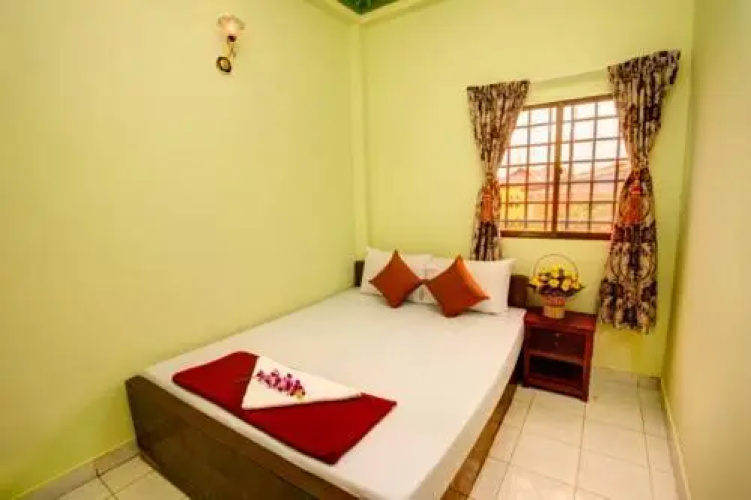 #10 Lakeside Guesthouse