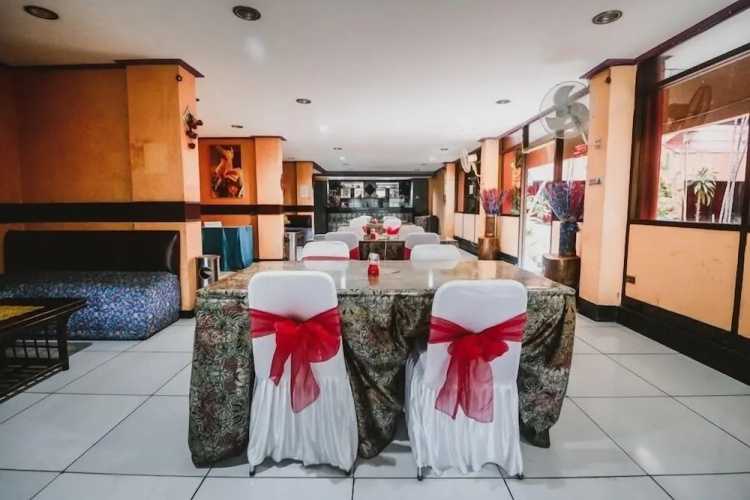 RedDoorz Plus near Senen 2