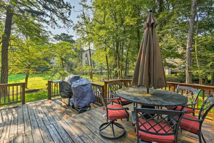 Lake Harmony Resort Home w/ Deck + Fire Pit!