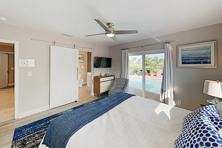 Lake Ridge W/ Pool & Private Courtyard 2 Bedroom Duplex