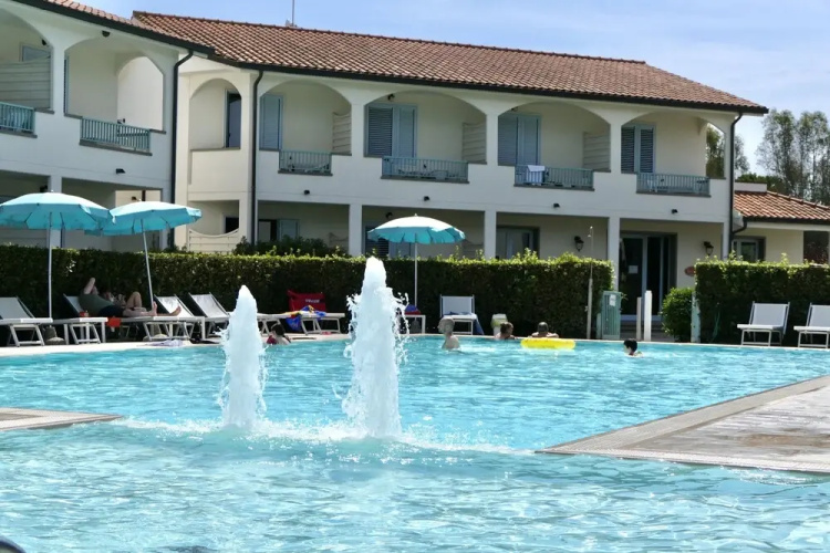 Residence con piscina a 450 mt dal mare