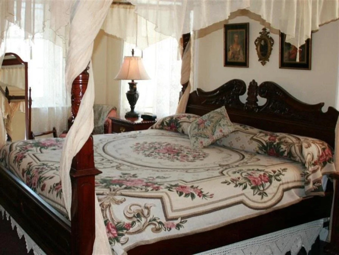 Esperanza Mansion