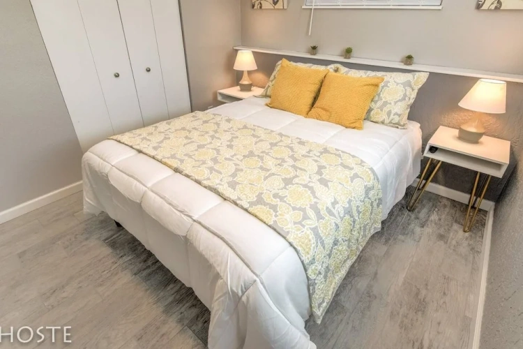 2 Bedrooms Sextuple Apartment