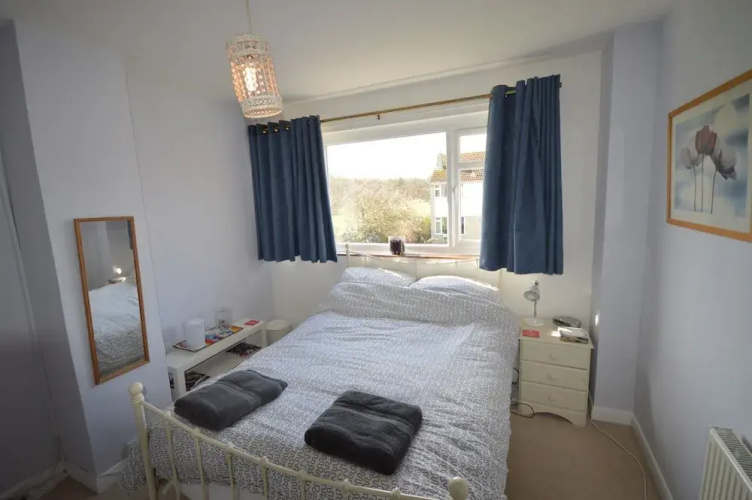 2 Bedroom Charming House With Free Parking