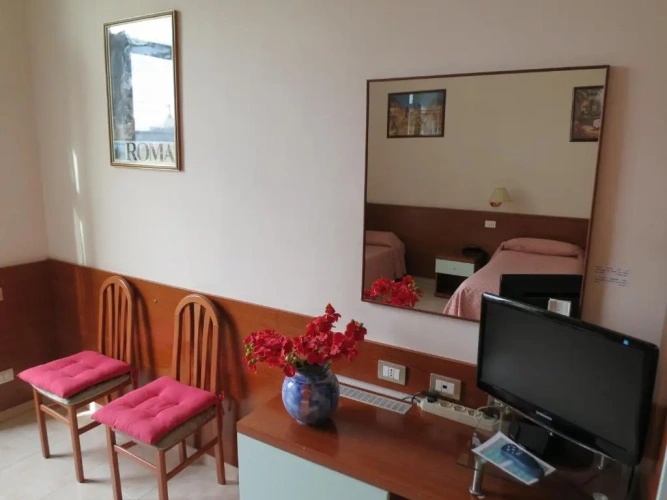 Standard Triple room