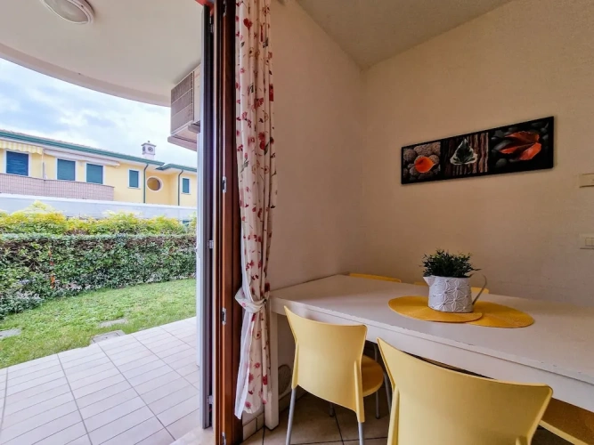 2 Bedrooms Apartment with garden view