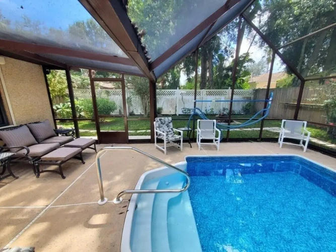 Tiki Beach Queen 3 Bedroom Home by Redawning