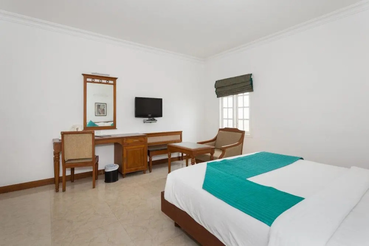 The Avenue Center Hotel