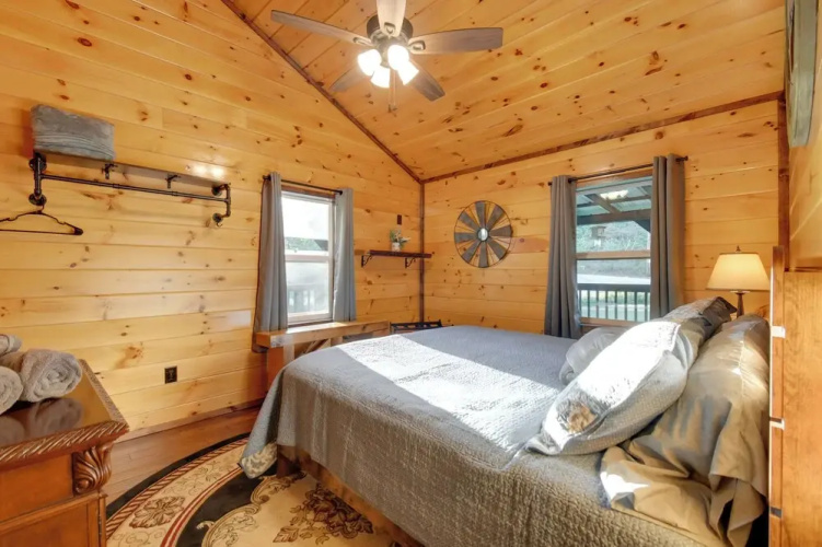 Fireside Evenings: Red River Gorge Gem w/ Hot Tub