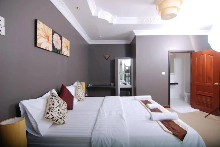 Pillar Hotel