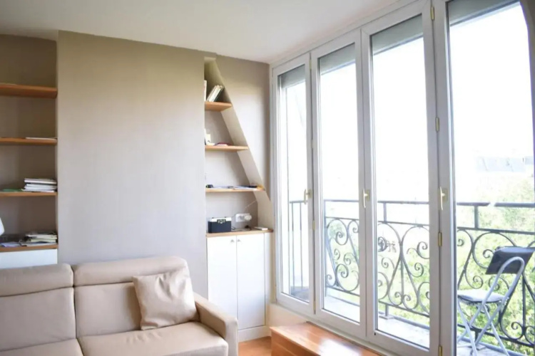 Fully Renovated Bright Studio with High View