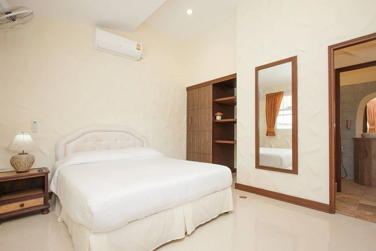 Nai Mueang Far Villa with 4 bedroom