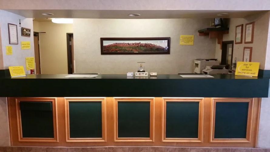Super 8 Motel - Wheeling