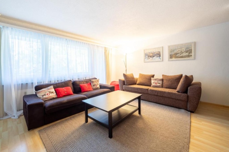 3 Bedrooms Apartment