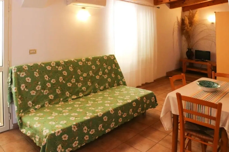 2 Bedrooms Cottage