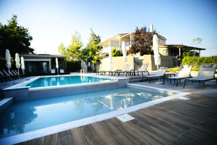 8 Boutique Suites
