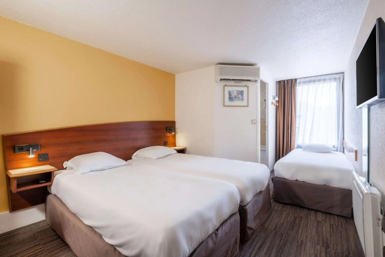 Standard Triple room