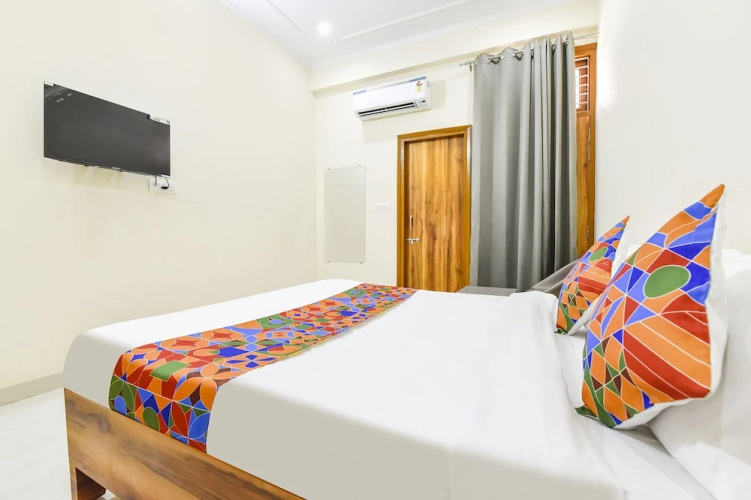 Fabhotel Living