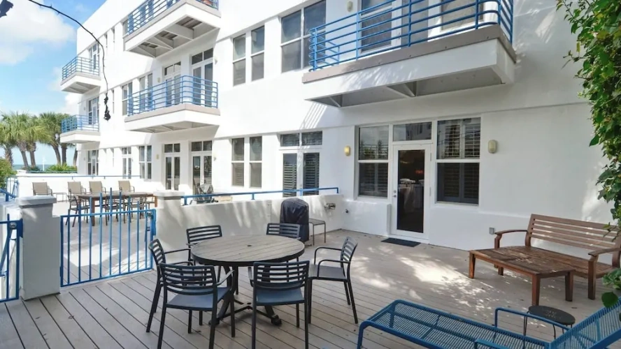 2 Bedrooms Apartment