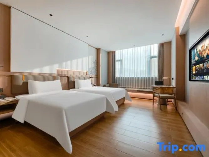 Standard Twin room with lake view
