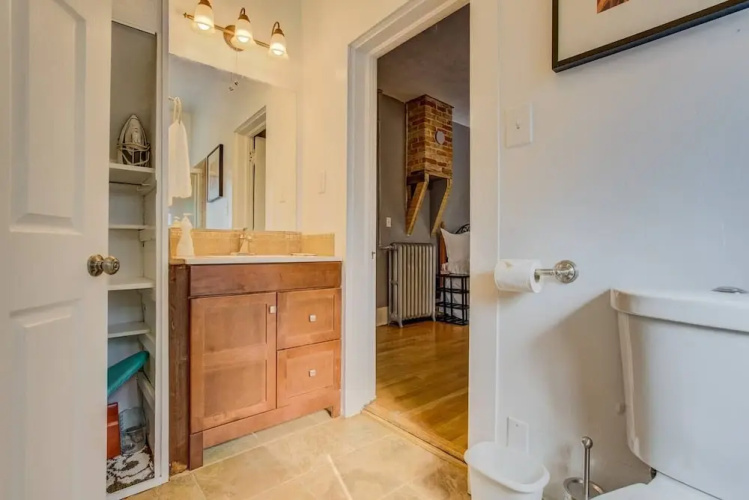 Downtown Practical & Pet-friendly Easy & Sensible