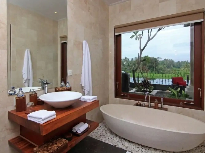 4 Bedrooms Villa